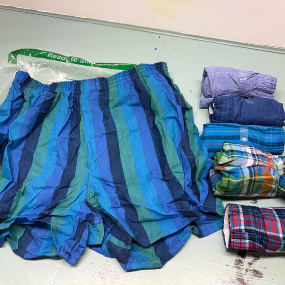 6 pair Men's Small Boxers Fruit of the Loom tag free - Picture 2 of 4